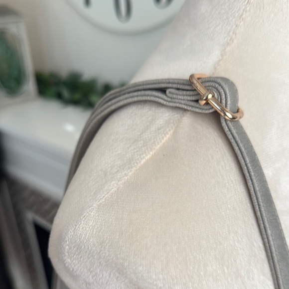 VENUS Gray Fringe Crossbody Bag - Picture 5 of 10